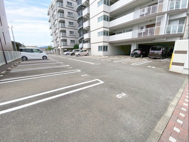ペルル志免中央セリーズの駐車場|駐車場使用料：5500円／月（1台）