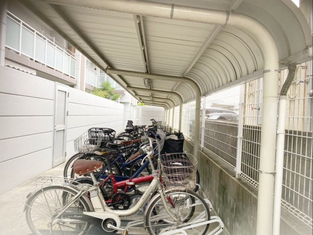ペルル志免中央セリーズの駐輪場|雨を遮るサイクルポート付きです！
