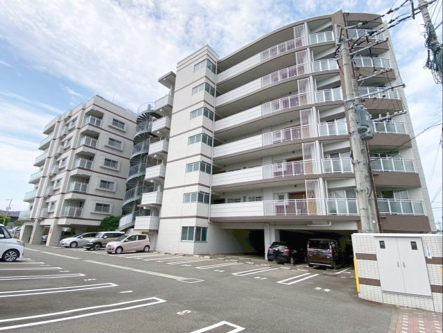 ペルル志免中央セリーズの外観|糟屋郡志免町志免中央４丁目の『ペルル志免中央セリーズ』！
鉄筋コンクリート造7階建てのマンションです！