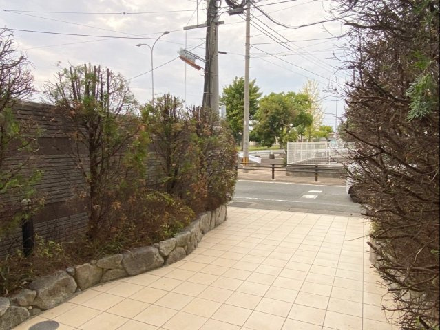ペルル志免中央セリーズ|エントランスから続くアプローチの様子です！
