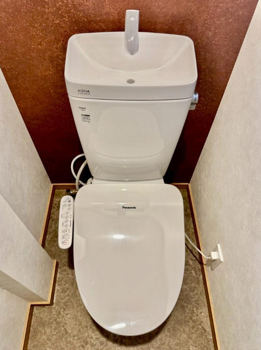 東淀川区菅原３丁目　中古戸建のトイレ|落ち着いた色調のトイレです