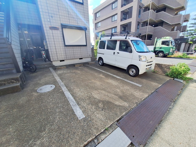 SKヒルズIの駐車場