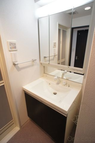 レオンコンフォート新梅田の独立洗面台