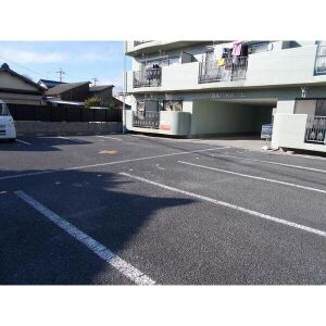 SAKAEの駐車場