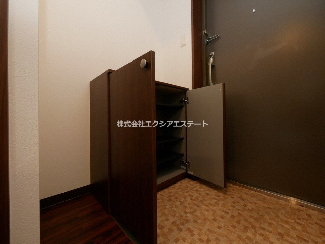 グランパシフィック岸里東の玄関