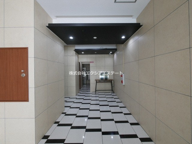 リアライズ花園町駅前のロビー