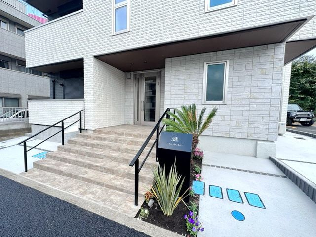 茅ヶ崎市茅ヶ崎２丁目の賃貸マンションのエントランス