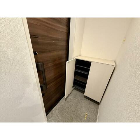 茅ヶ崎市茅ヶ崎２丁目の賃貸マンションの玄関