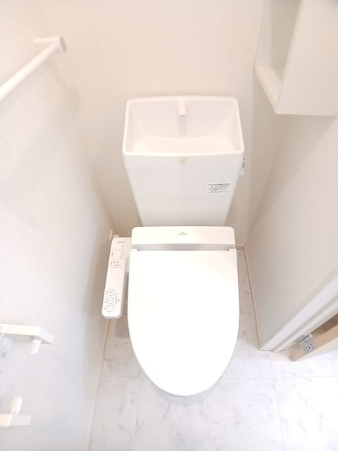 アルカンシェルⅢのトイレ|ゆったりとした空間のトイレです