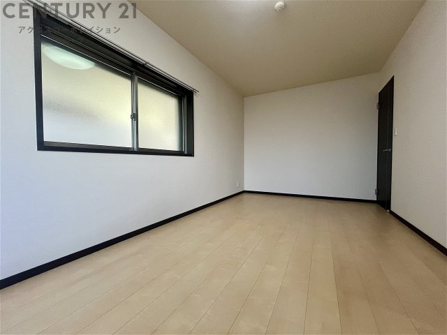 エアコン付き！2面採光で明るいお部屋です！