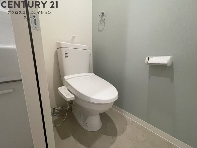 温水洗浄便座付きのトイレです♪