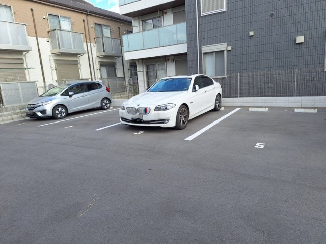 メゾン　ド　パールの駐車場