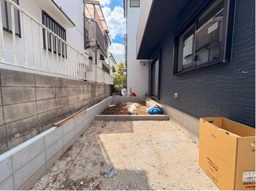 【サニータウン】小平市仲町の駐車場|カースペース２台分あり、大荷物の際や旅行の際も荷物が楽に積み込み可能！