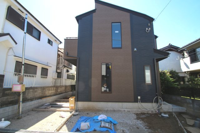 【サニータウン】小平市仲町の外観|耐震等級3（最高等級）を取得、地震に強いお家です♪