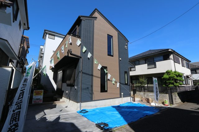 【サニータウン】小平市仲町の外観|近隣には「西友」や「いなげや」など商業施設が豊富に点在する生活利便の高い環境♪