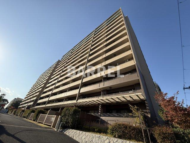 ジオ千里桃山台１番館の外観