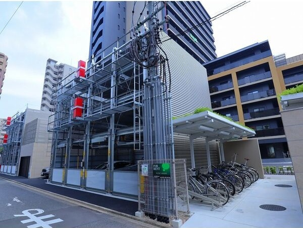 アヴェニール徳川の駐車場
