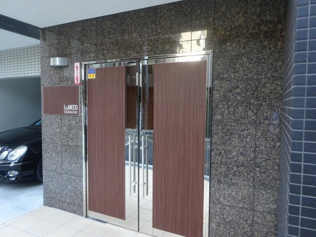 LUMEED飯田橋のエントランス