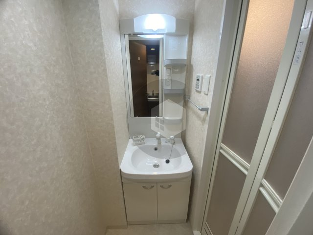 LUXE長田の洗面所