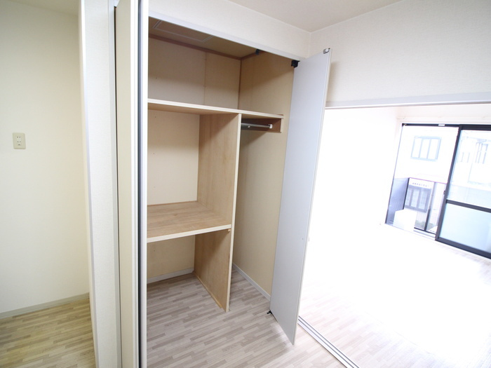 神戸市東灘区森南町２丁目のアパートの収納