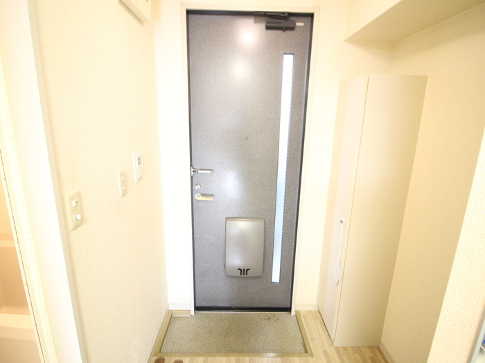 神戸市東灘区森南町２丁目のアパートの玄関