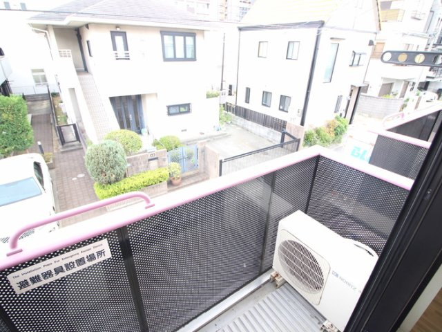 神戸市東灘区森南町２丁目のアパートのバルコニー