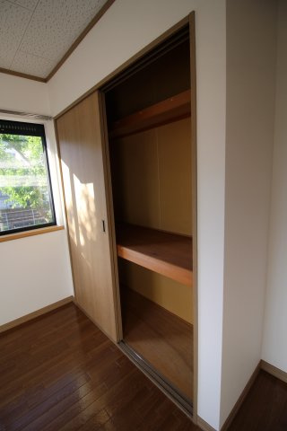神戸市灘区楠丘町４丁目のアパートの収納