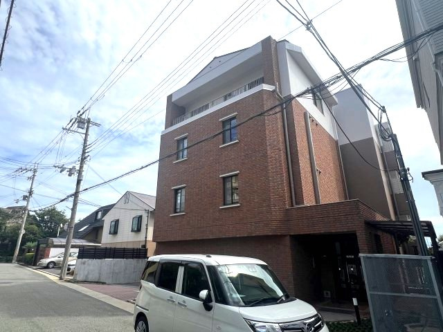 芦屋市西山町の賃貸マンションの外観