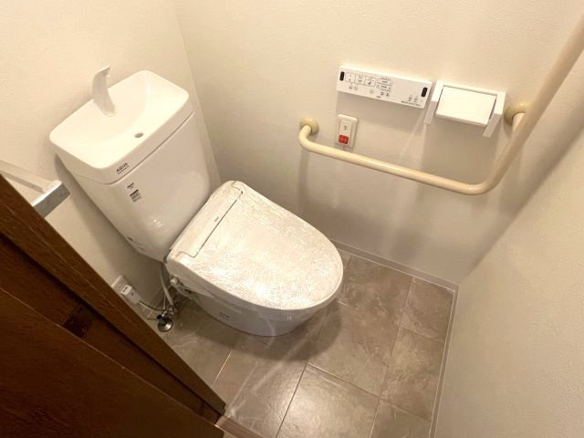 芦屋市西山町の賃貸マンションのトイレ