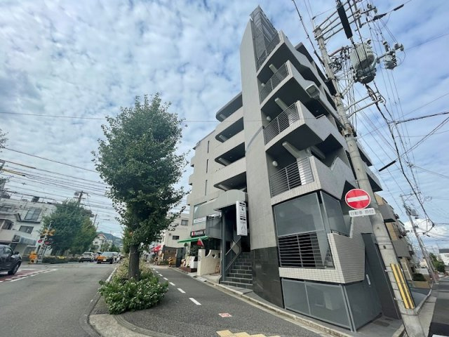 芦屋市打出町の賃貸マンションの外観