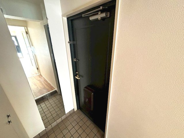 芦屋市平田町の賃貸マンションの玄関