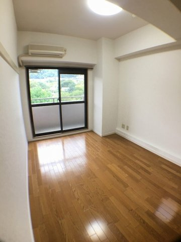 神戸市灘区原田通１丁目の賃貸マンションの居間・リビング