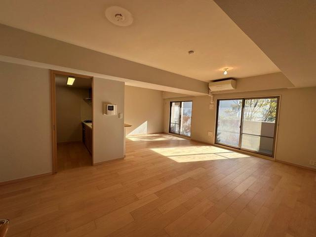 芦屋市朝日ケ丘町の賃貸マンションの居間・リビング
