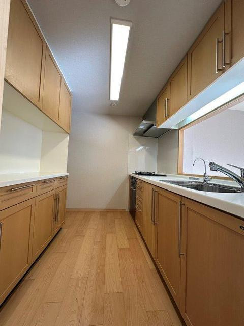 芦屋市朝日ケ丘町の賃貸マンションのキッチン