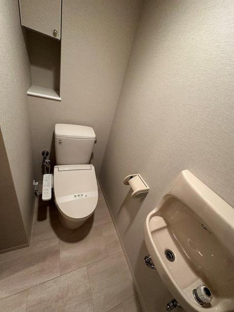 芦屋市朝日ケ丘町の賃貸マンションのトイレ