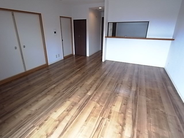 西宮市門戸荘の賃貸マンションの居間・リビング