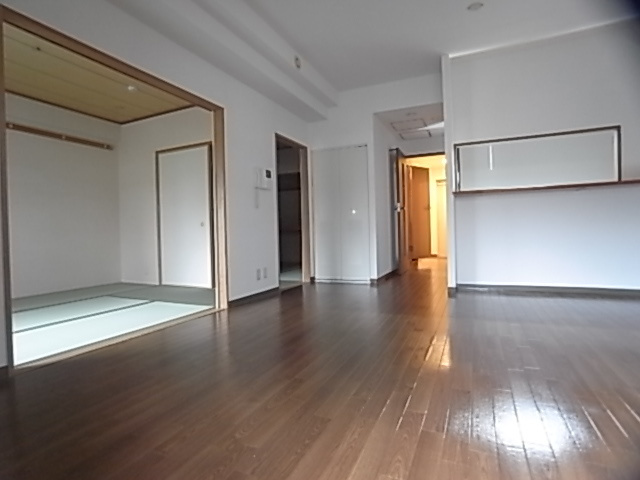 西宮市門戸荘の賃貸マンションの居間・リビング