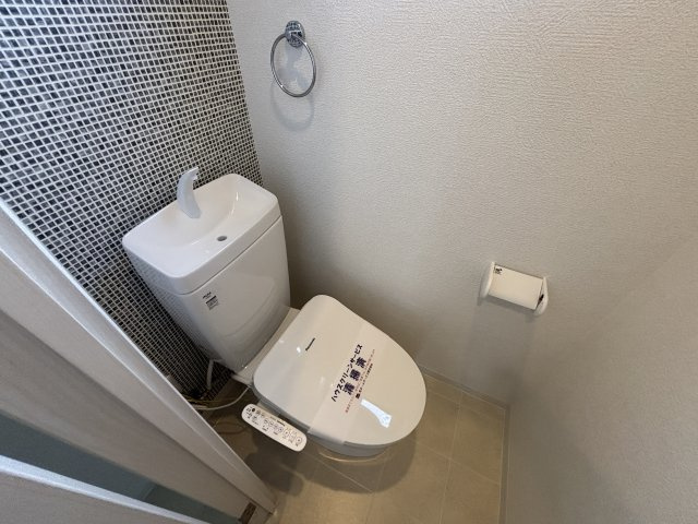 西宮市樋之池町の賃貸マンションのトイレ