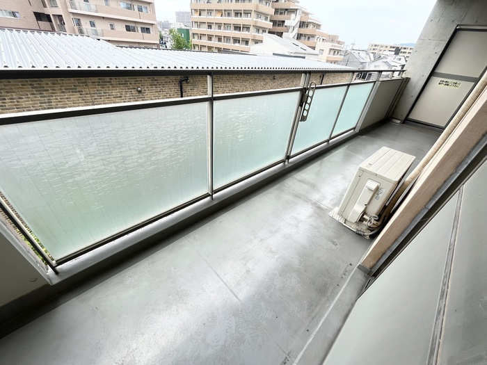 西宮市薬師町の賃貸マンションのバルコニー