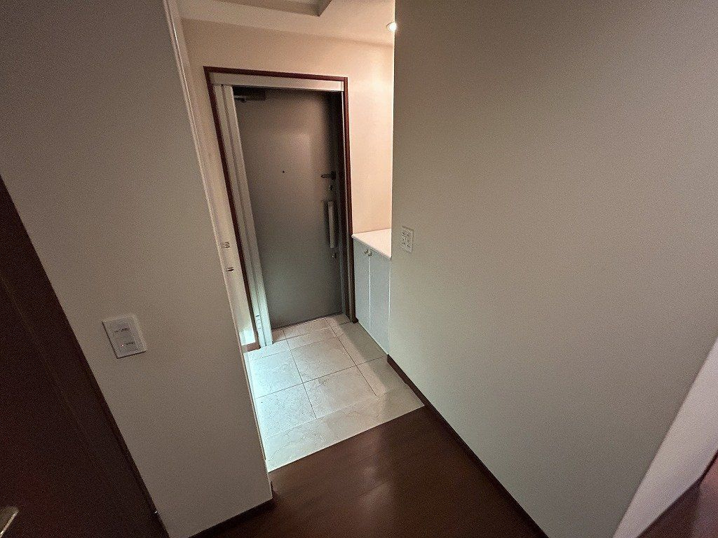 芦屋市公光町の賃貸マンションの玄関