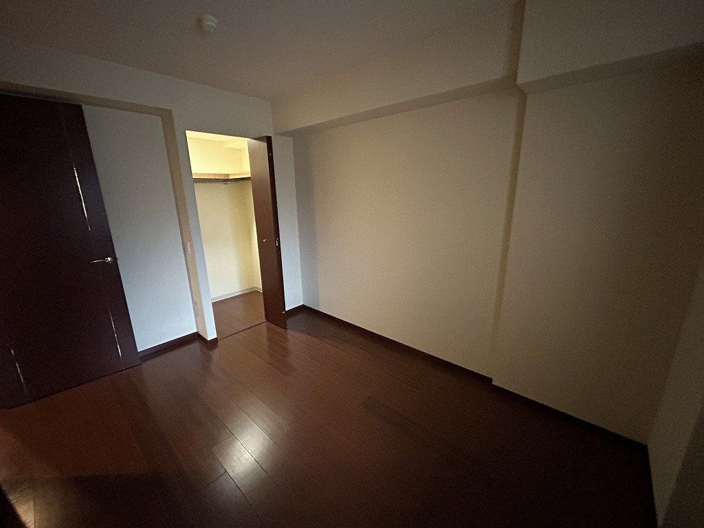 芦屋市公光町の賃貸マンションの居間・リビング