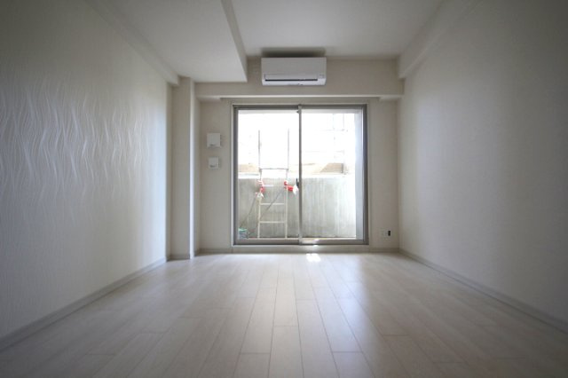 神戸市灘区倉石通３丁目の賃貸マンションの居間・リビング