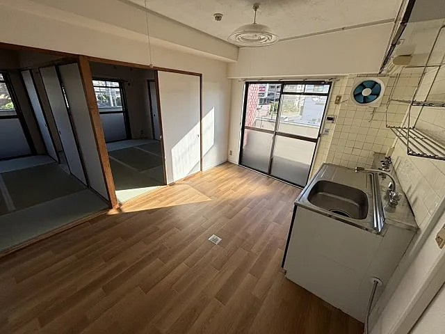 神戸市東灘区深江北町１丁目の賃貸マンションの居間・リビング