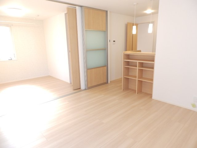 神戸市灘区高羽町４丁目のアパートの居間・リビング