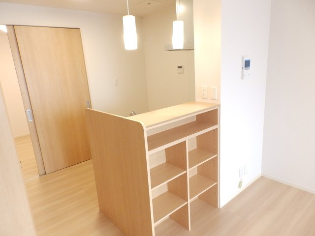 神戸市灘区高羽町４丁目のアパートの居間・リビング