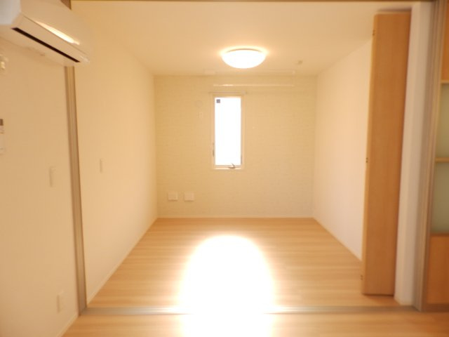 神戸市灘区高羽町４丁目のアパートの居間・リビング