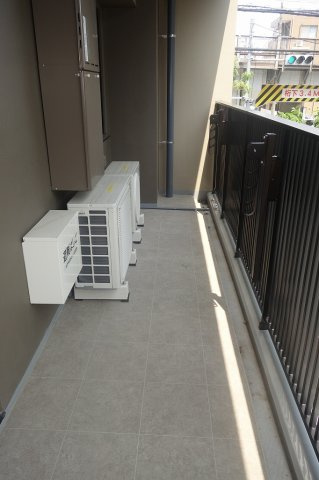 シーズンフラッツ町屋のバルコニー