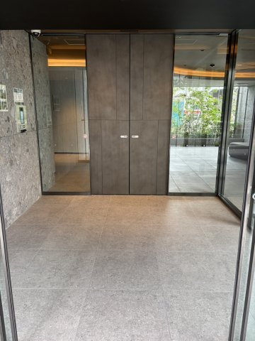 シーズンフラッツ町屋のエントランス
