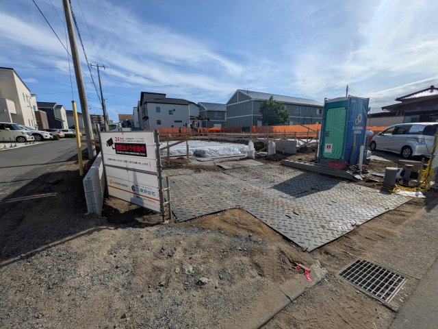 水戸市赤塚1丁目　2期　新築戸建て　2号棟の前面道路含む現地写真|現地完成済で建物や駐車場、お庭も全てご覧いただけます。。
本日のご見学も可能です♪
お気軽にお電話またはお問い合わせください。