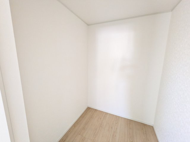 小美玉市羽刈　第3　新築戸建て　3号棟の収納|大容量のクローゼットを完備。衣類から季節家電までスッキリ片付き、空間を有効活用できます。